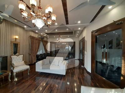 ڈی ایچ اے فیز 3 - بلاک ڈبلیو فیز 3,ڈیفنس (ڈی ایچ اے),لاہور میں 6 کمروں کا 1 کنال مکان 3.4 لاکھ میں کرایہ پر دستیاب ہے۔