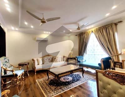 کینال روڈ فیصل آباد میں 11 کمروں کا 5 کنال مکان 21.0 کروڑ میں برائے فروخت۔