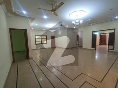 گلستانِِ جوہر ۔ بلاک 15 گلستانِ جوہر,کراچی میں 6 کمروں کا 16 مرلہ مکان 7.5 کروڑ میں برائے فروخت۔