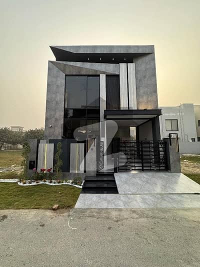 بحریہ ٹاؤن سیکٹرڈی بحریہ ٹاؤن,لاہور میں 3 کمروں کا 5 مرلہ مکان 1.9 کروڑ میں برائے فروخت۔