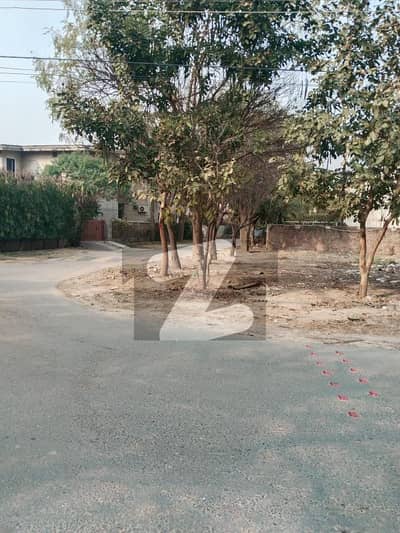 T Block 4309 Saqft Corner Ideal Location near to Mums University