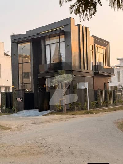 بحریہ ٹاؤن سیکٹر ای بحریہ ٹاؤن,لاہور میں 3 کمروں کا 5 مرلہ مکان 1.85 کروڑ میں برائے فروخت۔