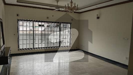 ای ۔ 11 اسلام آباد میں 4 کمروں کا 9 مرلہ مکان 1.8 لاکھ میں کرایہ پر دستیاب ہے۔