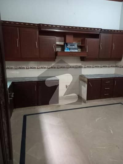 ایڈن گارڈنز فیصل آباد میں 4 کمروں کا 10 مرلہ مکان 1.15 لاکھ میں کرایہ پر دستیاب ہے۔