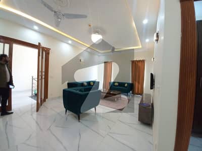 ڈی ایچ اے فیز 5 ڈیفنس (ڈی ایچ اے),لاہور میں 3 کمروں کا 1 کنال بالائی پورشن 95.0 ہزار میں کرایہ پر دستیاب ہے۔