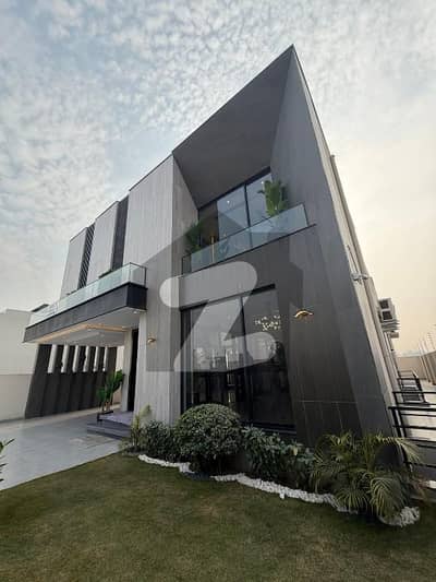 ڈی ایچ اے فیز 6 ڈیفنس (ڈی ایچ اے),لاہور میں 5 کمروں کا 1 کنال مکان 3.1 لاکھ میں کرایہ پر دستیاب ہے۔