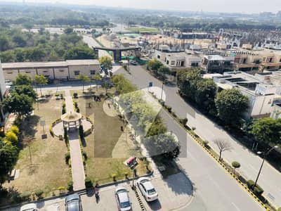 Good Condition Facing Park Apartment 3 Bed For Rent