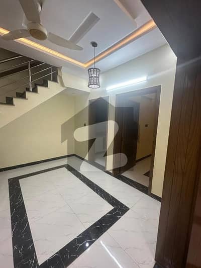 جی ۔ 13 اسلام آباد میں 4 کمروں کا 4 مرلہ مکان 3.1 کروڑ میں برائے فروخت۔