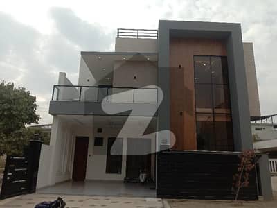 ایم پی سی ایچ ایس - بلاک سی ایم پی سی ایچ ایس ۔ ملٹی گارڈنز,بی ۔ 17,اسلام آباد میں 5 کمروں کا 8 مرلہ مکان 4.5 کروڑ میں برائے فروخت۔