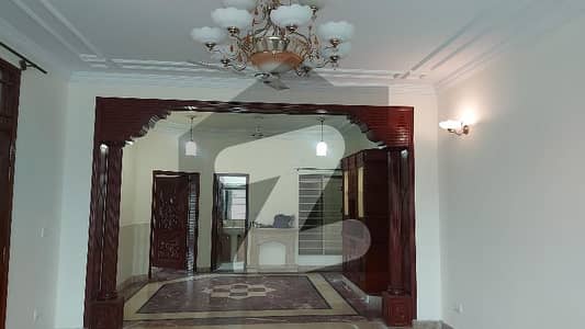 ایف ۔ 10 اسلام آباد میں 6 کمروں کا 1 کنال مکان 6.0 لاکھ میں کرایہ پر دستیاب ہے۔