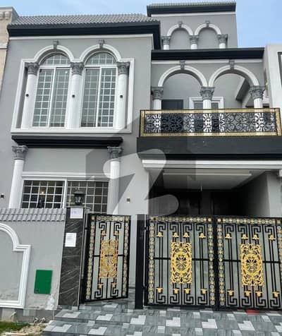 BRAND NEW HOUSE 5 MARLA REASONABLE PRICE FACING PARK AVAILABLE FOR SALE IN BAHRIA ORCHARD LAHORE