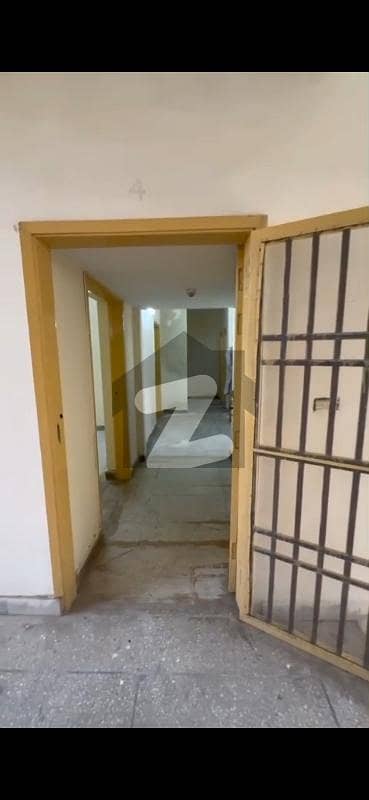 جی ۔ 11 اسلام آباد میں 2 کمروں کا 3 مرلہ فلیٹ 1.65 کروڑ میں برائے فروخت۔