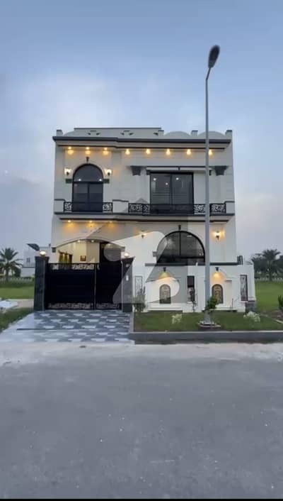 سٹی ہاؤسنگ سوسائٹی سیالکوٹ میں 4 کمروں کا 5 مرلہ مکان 1.95 کروڑ میں برائے فروخت۔