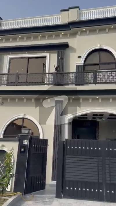 سٹی ہاؤسنگ سوسائٹی سیالکوٹ میں 4 کمروں کا 5 مرلہ مکان 1.9 کروڑ میں برائے فروخت۔