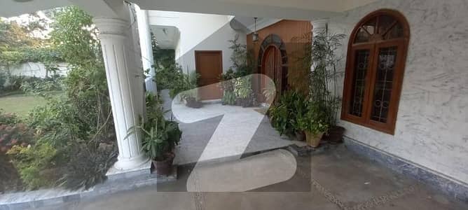 CHANCE DEAL BUNGALOW IN MOST WANTED LOCATION