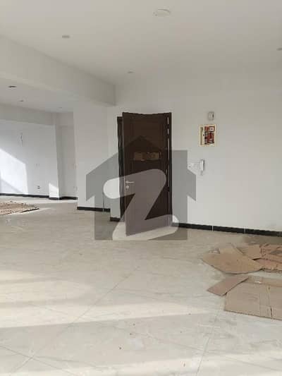 Prime location commercial office space on Rent at Tariq Road