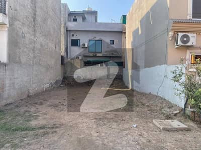 Ideal Location 5 Marla Plot in Orchard Block