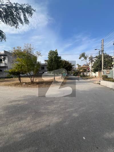 سوان گارڈن اسلام آباد میں 1 کنال رہائشی پلاٹ 2.2 کروڑ میں برائے فروخت۔