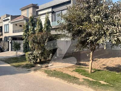 5 Marla Plot For Sale in Lahore Park view City