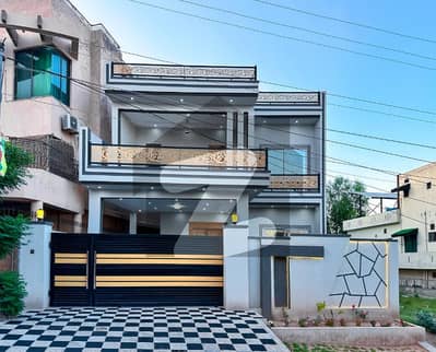 Prime Location House Sized 10 Marla In Gulshan Abad Sector 3
