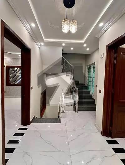 بحریہ آرچرڈ فیز 4 ۔ بلاک جی 5 بحریہ آرچرڈ فیز 4,بحریہ آرچرڈ,لاہور میں 4 کمروں کا 5 مرلہ مکان 1.35 کروڑ میں برائے فروخت۔