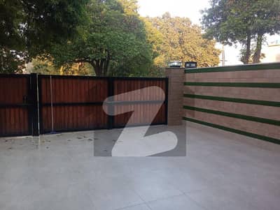 واپڈا سٹی ۔ بلاک جی واپڈا سٹی,فیصل آباد میں 5 کمروں کا 1 کنال مکان 10.5 کروڑ میں برائے فروخت۔