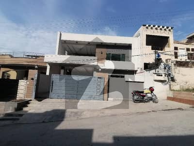 گلشن آباد سیکٹر 1 گلشن آباد,راولپنڈی میں 9 کمروں کا 10 مرلہ مکان 2.48 کروڑ میں برائے فروخت۔