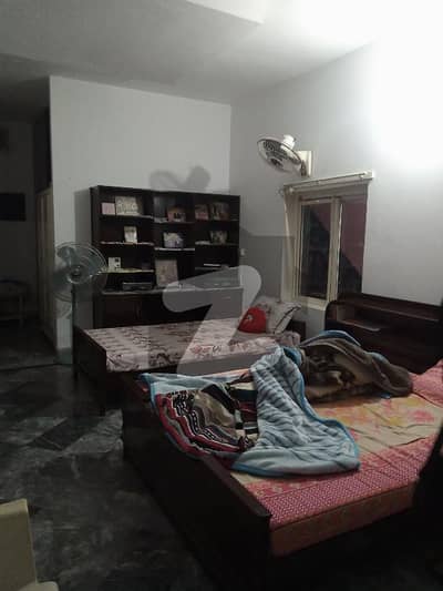 one bed flat for rent main college road