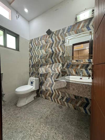 4 MARLA GREAT LOCATION HOUSE AVAILABLE FOR SALE NEAR COLLAGE ROAD