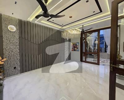 بحریہ آرچرڈ فیز 2 بحریہ آرچرڈ,لاہور میں 4 کمروں کا 8 مرلہ مکان 2.8 کروڑ میں برائے فروخت۔