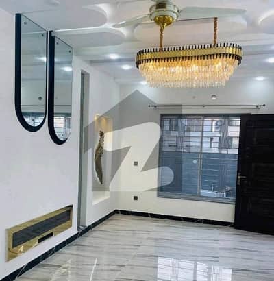 لو کاسٹ ۔ بلاک ایچ لو کاسٹ سیکٹر,بحریہ آرچرڈ فیز 2,بحریہ آرچرڈ,لاہور میں 3 کمروں کا 5 مرلہ مکان 1.9 کروڑ میں برائے فروخت۔