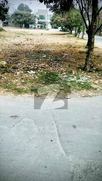 10 Marla Plot For Sale