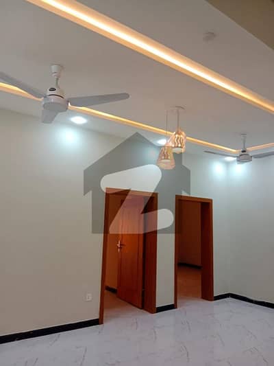 BEAUTIFUL LOCATION GROUND PORTION FOR RENT