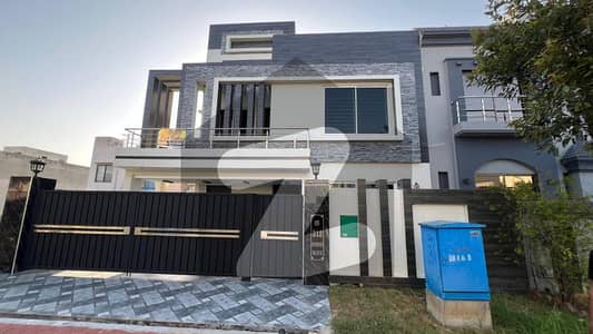 بحریہ آرچرڈ فیز 1 بحریہ آرچرڈ,لاہور میں 5 کمروں کا 10 مرلہ مکان 3.4 کروڑ میں برائے فروخت۔