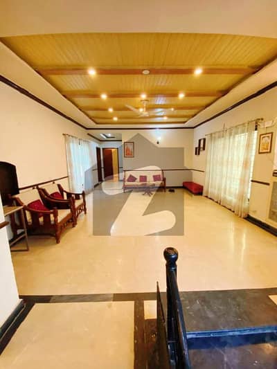 1 KANAL UPPER PORTION AVAILABLE FOR RENT IN DHA PHASE 4