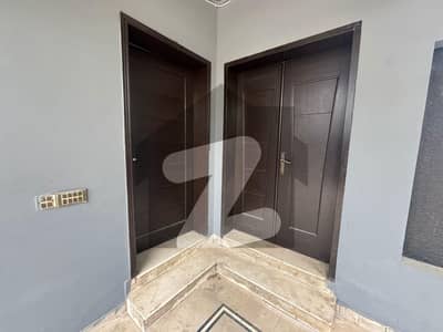 لیک سٹی میڈوز لاہور میں 3 کمروں کا 5 مرلہ مکان 1.8 کروڑ میں برائے فروخت۔