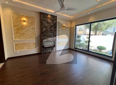 بحریہ ٹاؤن سیکٹر سی بحریہ ٹاؤن,لاہور میں 5 کمروں کا 10 مرلہ مکان 3.75 کروڑ میں برائے فروخت۔