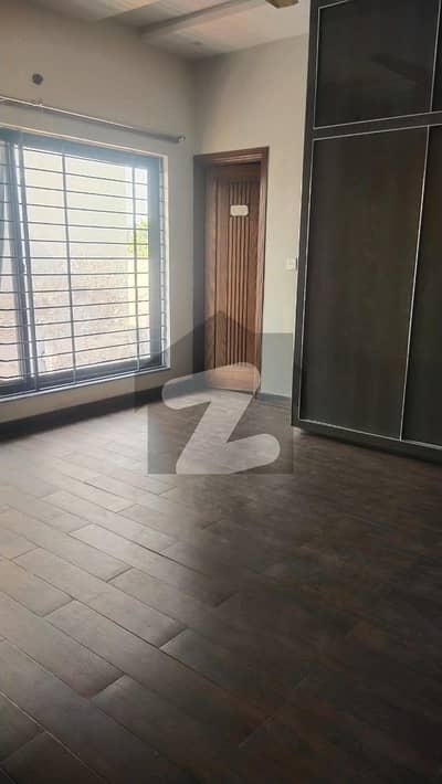 10 Marla Portion In DHA For Rent