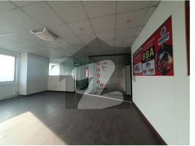 گلبرگ 3 گلبرگ,لاہور میں 4 کمروں کا 7 مرلہ دفتر 1.7 لاکھ میں کرایہ پر دستیاب ہے۔