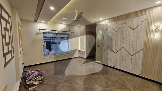 جی ۔ 15 اسلام آباد میں 6 کمروں کا 1 کنال مکان 2.3 لاکھ میں کرایہ پر دستیاب ہے۔