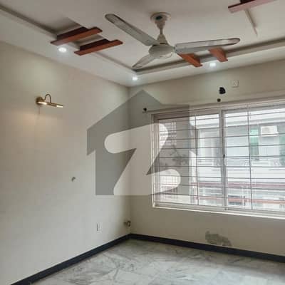 E-11 Beautiful Upper Portion With Servant Quarter And Roof Top