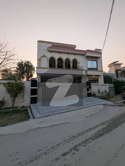 ویلینشیاء ہاؤسنگ سوسائٹی لاہور میں 5 کمروں کا 1 کنال مکان 4.75 کروڑ میں برائے فروخت۔