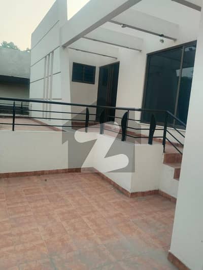 ڈی ایچ اے فیز 2 - بلاک ایس فیز 2,ڈیفنس (ڈی ایچ اے),لاہور میں 4 کمروں کا 10 مرلہ مکان 4.5 کروڑ میں برائے فروخت۔