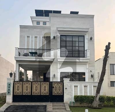 ڈی ایچ اے 9 ٹاؤن ڈیفنس (ڈی ایچ اے),لاہور میں 3 کمروں کا 5 مرلہ مکان 2.5 لاکھ میں کرایہ پر دستیاب ہے۔