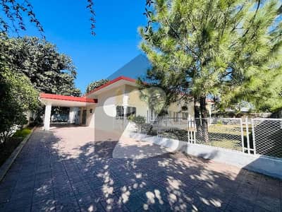 F8 1777 SqYd Palatial Residence for Rent in F-8 | Lush Gardens | Prime Location