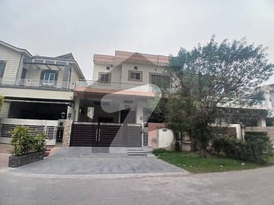 ڈی ایچ اے فیز 6 - بلاک جے فیز 6,ڈیفنس (ڈی ایچ اے),لاہور میں 5 کمروں کا 7 مرلہ مکان 6.0 کروڑ میں برائے فروخت۔