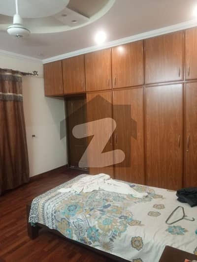 10Marla house for sale 3bad attached bathroom TV launch kitchen marble flooring woodwork good location man approach