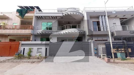 مارگلہ ویو ہاؤسنگ سوسائٹی ڈی ۔ 17,اسلام آباد میں 9 مرلہ مکان 3.9 کروڑ میں برائے فروخت۔