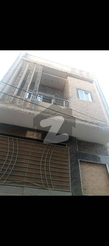 چک جھمرہ روڈ فیصل آباد میں 2 کمروں کا 2 مرلہ مکان 55.0 لاکھ میں برائے فروخت۔