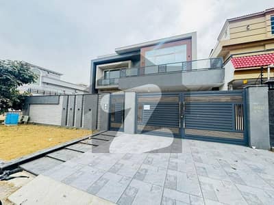 1 Kanal Designer House Available For Sale